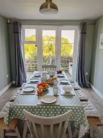 Marine House Family-Friendly Stay with Marsh Views - Image 3