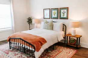 Bright Artist's Cottage-Mins to Downtown, Campus - Image 2