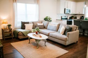Bright Artist's Cottage-Mins to Downtown, Campus - Image 5