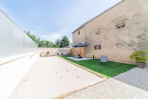 Courtyard side: House with terrace and garden - Image 3