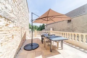 Courtyard side: House with terrace and garden - Image 5