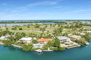 Golfside Tropical Retreat With Pool - Image 5