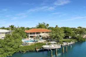 Golfside Tropical Retreat With Pool - Image 3