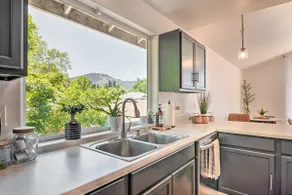 Close to Parks & Brews: Sunny Grants Pass Apt! - Image 2