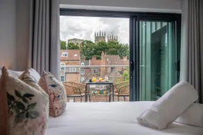 The Garret- Luxury Loft Apartment w/ South-Facing - Image 5