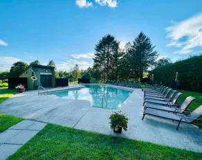 Cozy country townhouse, private land - Image 4