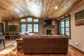 Caribou Crossing 5 bed cabin 10 min from Dells - Image 2