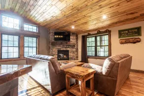 Caribou Crossing 5 bed cabin 10 min from Dells - Image 3