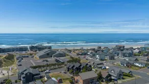 Side-by-side ocean-view homes with hot tubs & fire - Image 3