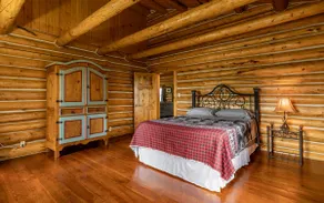 Cozy Cabin- Classic Log Cabin, Great Location close to Cody! - Image 4