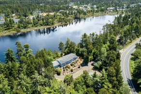 New Listing! Cozy Heceta Beach Area Lakefront Cottage, Hot Tub, Gas Grill, Game Room. Near Beach - Image 5