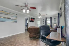 Spacious 3 bedroom home with fenced yard - Image 5