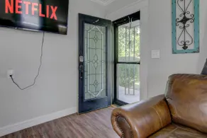 Spacious 3 bedroom home with fenced yard - Image 3