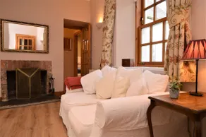 Kevington Cottage, charming one bedroom cottage, conservatory, decking area, - Image 2
