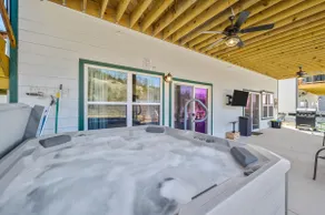 Private Putting Green Retreat with Firepit, Hot Tub, Free Tickets, Views & Community Indoor Pool - Image 2