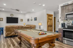Private Putting Green Retreat with Firepit, Hot Tub, Free Tickets, Views & Community Indoor Pool - Image 4
