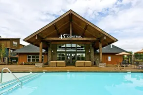 Exceptional Location & Vibes, New Décor, Artwork, & Furnishing, Community Pool, 8 Miles to Portland - Image 5