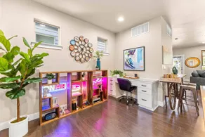 Exceptional Location & Vibes, New Décor, Artwork, & Furnishing, Community Pool, 8 Miles to Portland - Image 3