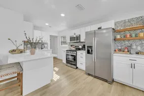 Charming 3BR Florida Bungalow Near Beach in FWB - Image 4