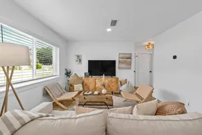 Charming 3BR Florida Bungalow Near Beach in FWB - Image 3