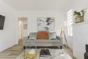 Spacious & Central 4BR Charmer | Walk to Cafes - Image 3