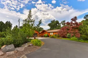 Wood Duck Lodge · Amazing cedar log home with private lake - Image 3