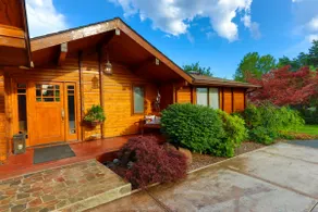 Wood Duck Lodge · Amazing cedar log home with private lake - Image 4