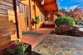 Wood Duck Lodge · Amazing cedar log home with private lake - Image 2