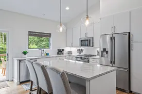 10 Min to Downtown, Hot Tub, Game Room, Lux Finish - Image 4
