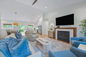 10 Min to Downtown, Hot Tub, Game Room, Lux Finish - Image 3