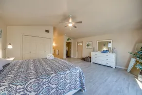 Fully Updated/Luxury Beach House w/Master Suite-Close to beach! - Image 4