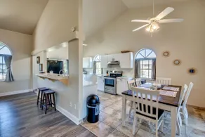 Fully Updated/Luxury Beach House w/Master Suite-Close to beach! - Image 5