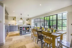 Large family friendly holiday home in the Cotswolds - Willows House - Image 2