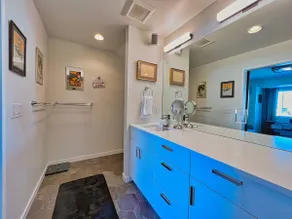 Modern Luxury Home I Sleeps 8 I 10min to Downtown - Image 4