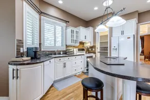 Luxury Wedgewood Bungalow - Image 4