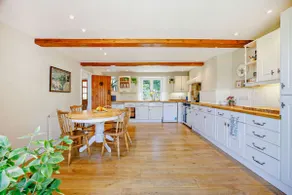 Spacious holiday home in Bourton-on-the-Water - Burghfield Cottage - Image 2