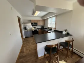 Spacious Summer Getaway Ideal for Large Groups - Image 2