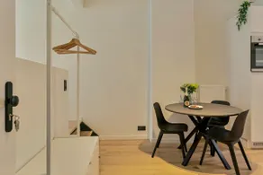 One-BR Getaway in Antwerp + free parking - Image 4