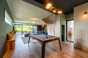 Luxury Villa with Jacuzzi & Pool Table - Image 4