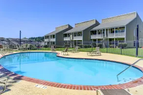 Gorgeous Lakefront Townhome w/ Pool Access & Views - Image 3