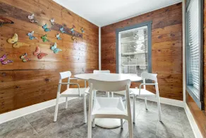 Brooklyn: First Floor, Walk to A&M, Comfy King Bed - Image 4