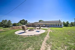 Stunning Oklahoma Home ~ 3 Mi to Spiro Mounds - Image 2