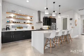 Picture-Perfect Trendy Vibes Minutes From Rainey - Image 2
