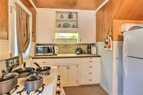 Cozy Crestline Cabin, Close to Lakes, Parks! - Image 3