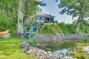 Charming Cottage on Sodus Bay: Deck + Grill! - Image 4