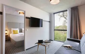 New Apartment near Airport + Free WiFi! - Image 4