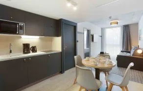 New Apartment near Airport + Free WiFi! - Image 3