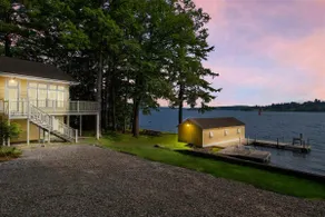 Lake Winni- Amazing waterfront oasis- beach, dock and more! - Image 2