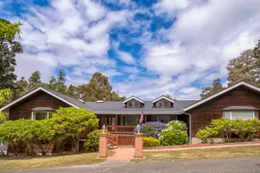Coastal Hideaway - A luxurious vacation rental jus - Image 2