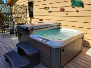 Whale Watching+Covered Deck+Hot Tub+Fenced in Yard - Image 2